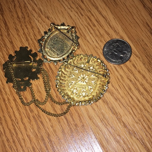 3 vintage victorian and chameo brooches Karu Arke - Picture 2 of 4